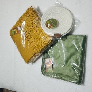 Relax& Radiate Crate blanket, pillow covers and 2 trivets